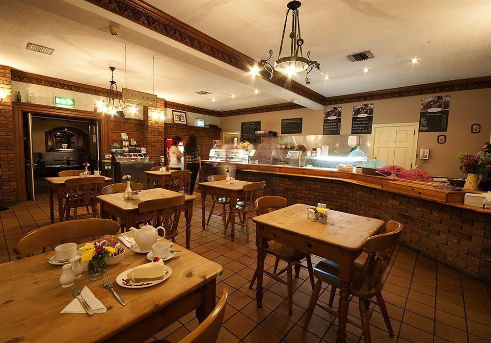 Dooly's Hotel 3*