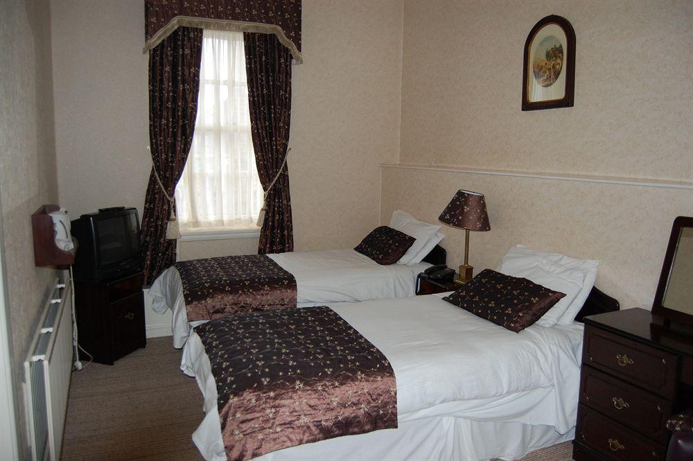 Dooly's Hotel 3*