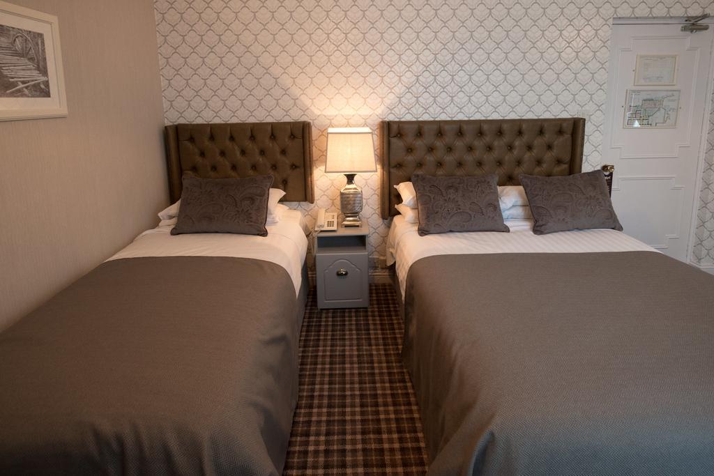 Dooly's Hotel 3*