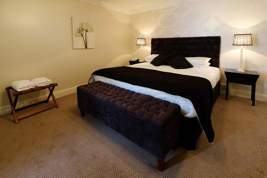 Dooly's Hotel