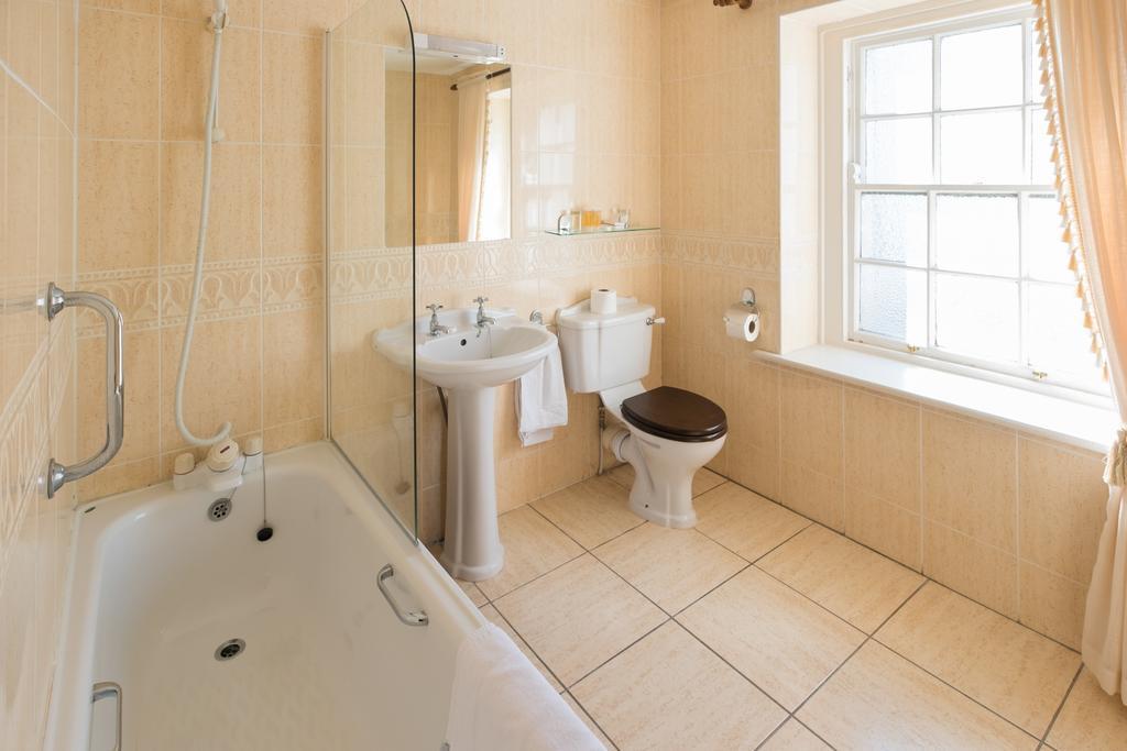 Dooly's Hotel 3*